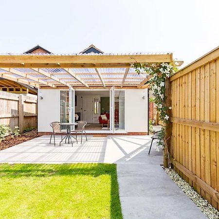 Charming Chester Studio With Private Garden & Free Parking Exterior photo